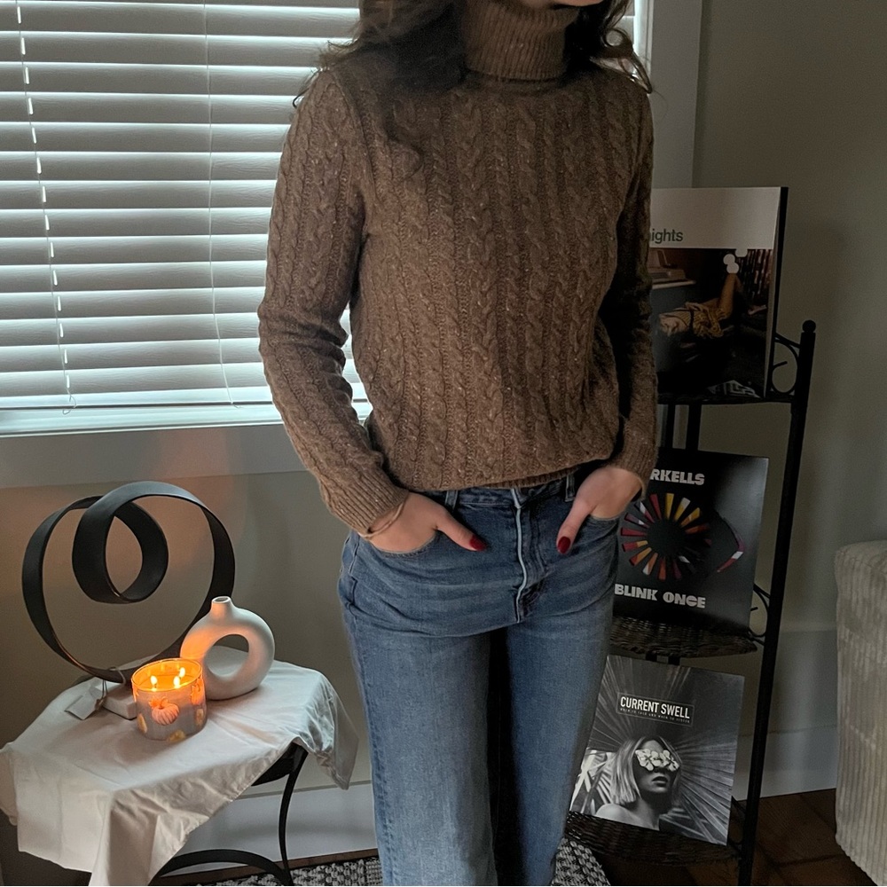 Ralph Lauren turtle neck, in great condition!